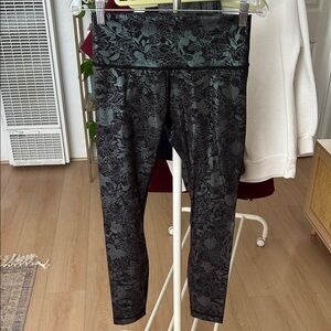 Lululemon Wunder Under High-Rise Shine Black Iridescent Foil Leggings. Size 8.